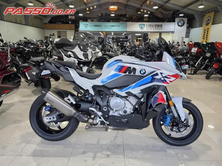 BMW M 1000 XR