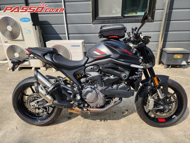 Ducati Monster 937