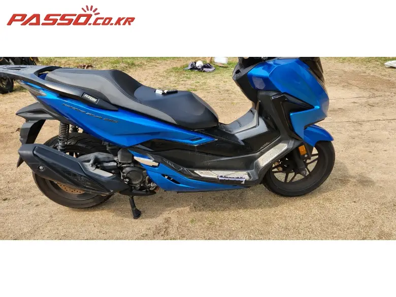 Honda Forza 300