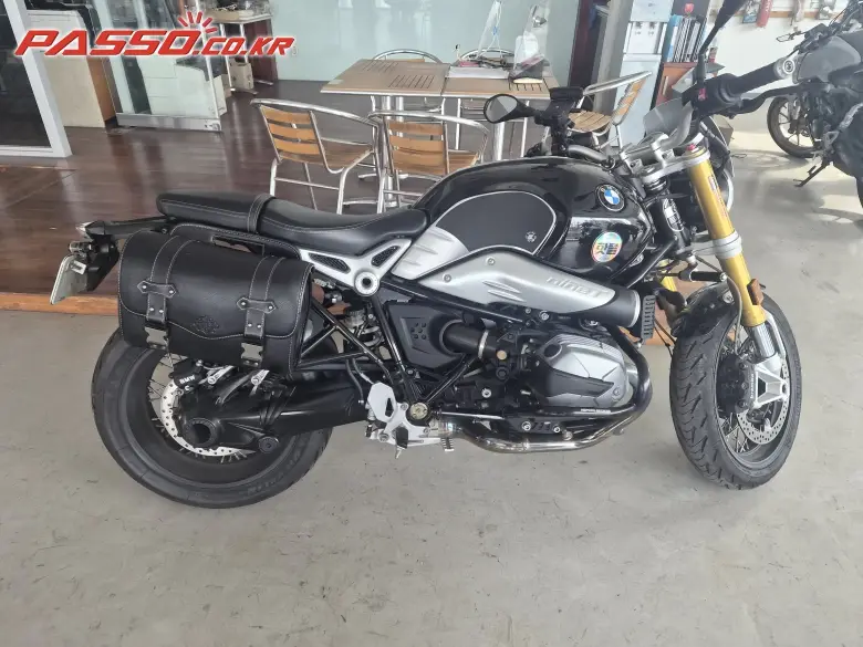 BMW R Nine T