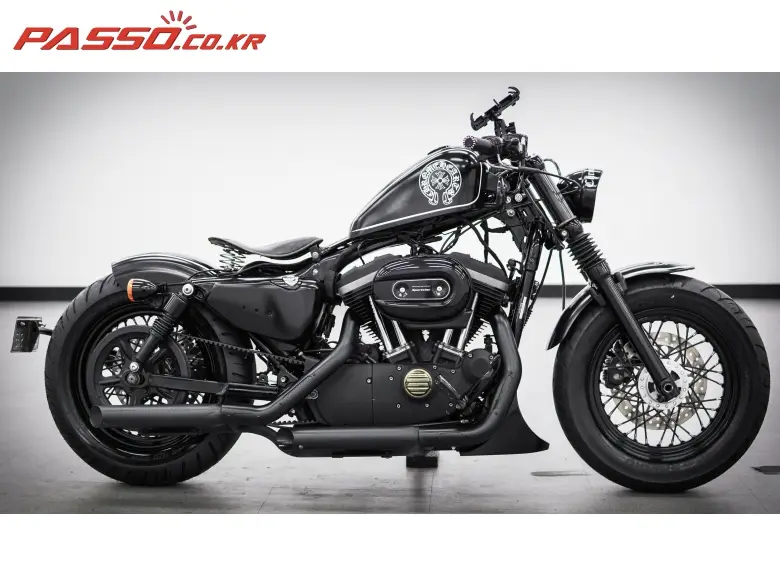 Harley-Davidson 883 R