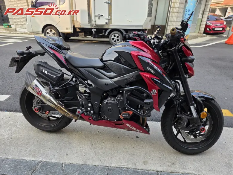 Suzuki GSX S 750