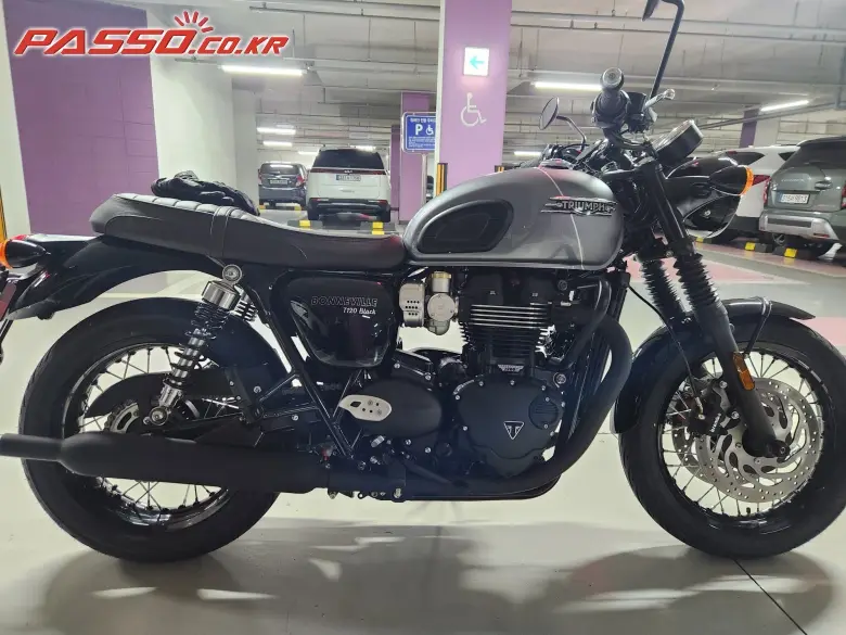 Triumph Bonneville T120 Black