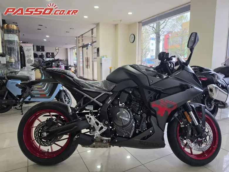 Suzuki GSX 8 R