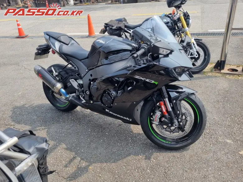 Kawasaki Ninja 10 R