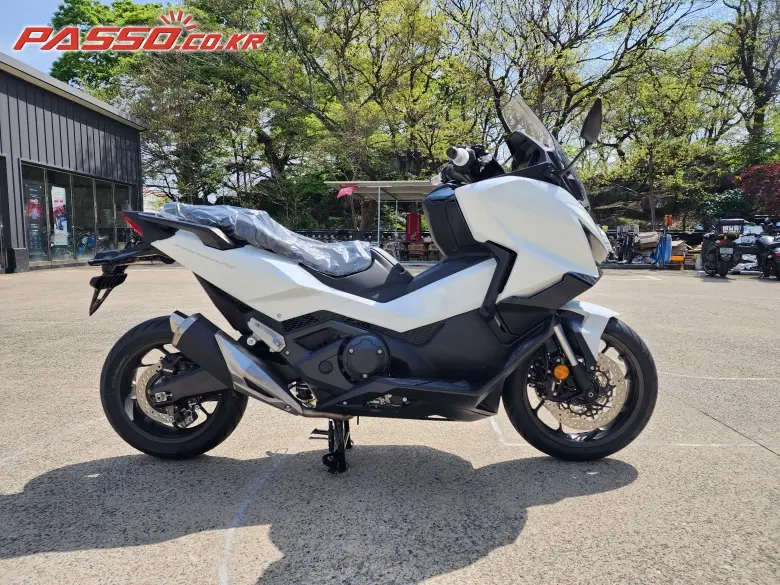Honda Forza 750