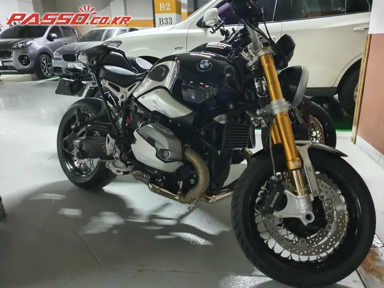 BMW R Nine T