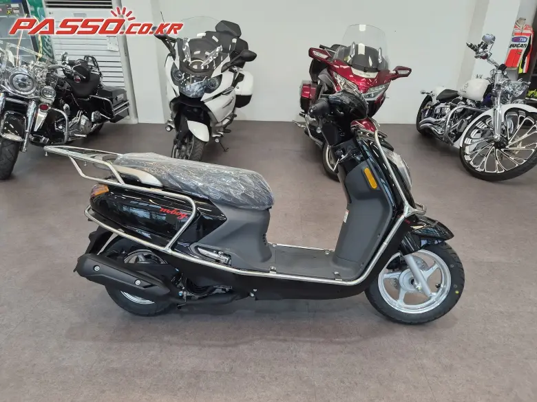 DNA Motors / Daelim M-Boy 125