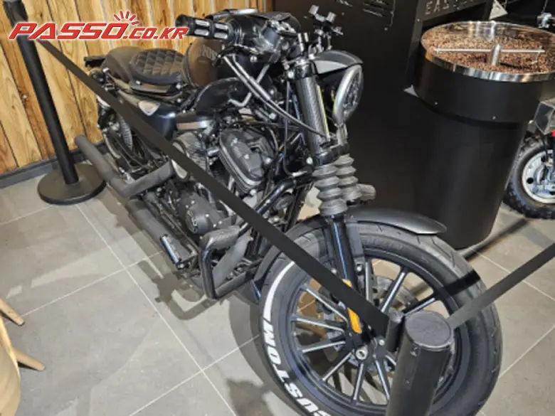 Harley-Davidson 883 Custom