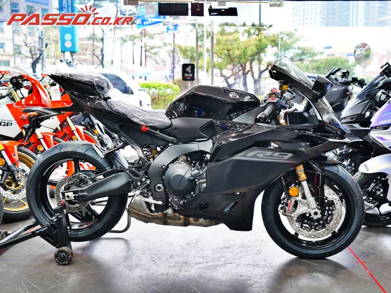 Yamaha YZF R9
