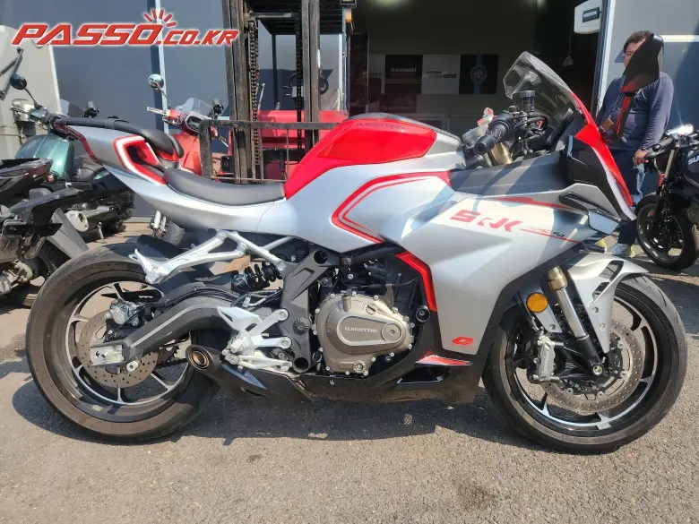 Kawasaki Ninja 4 R