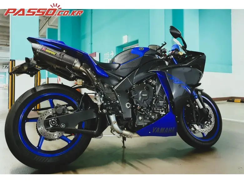 Yamaha YZF R1