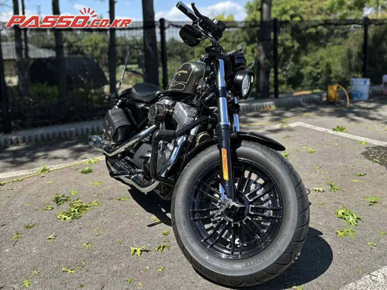 Harley-Davidson 883