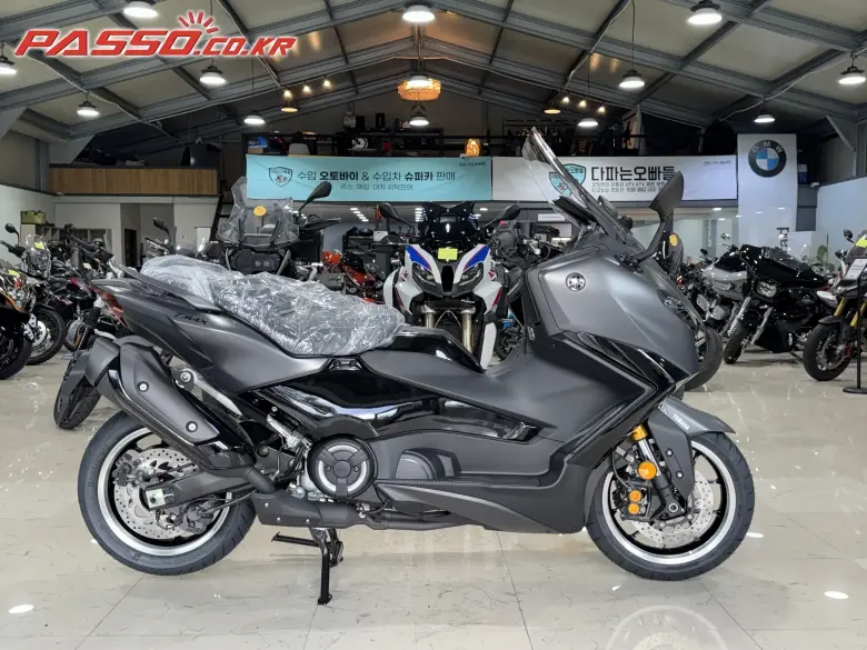 Yamaha TMAX 560