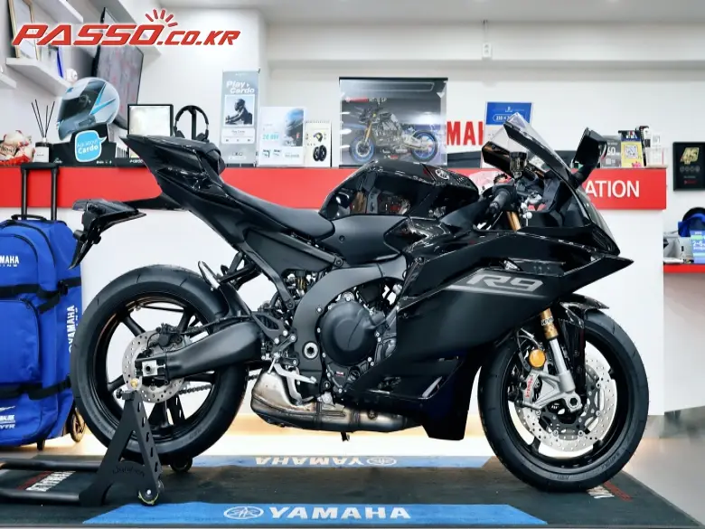 Yamaha YZF R9