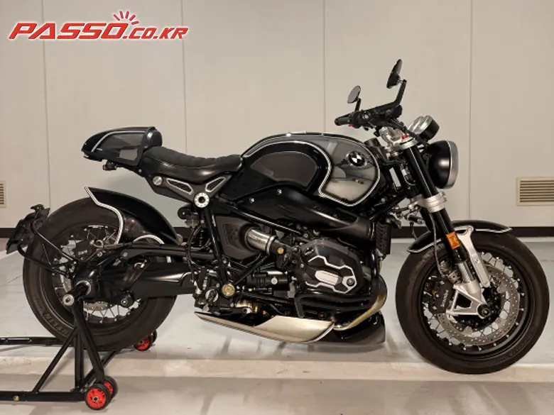 BMW R Nine T
