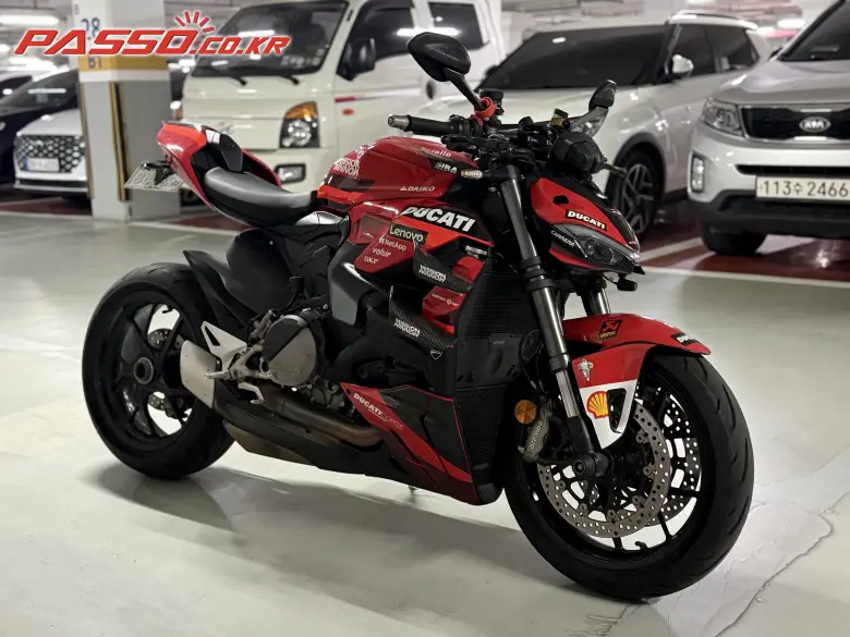 Ducati Streetfighter V2