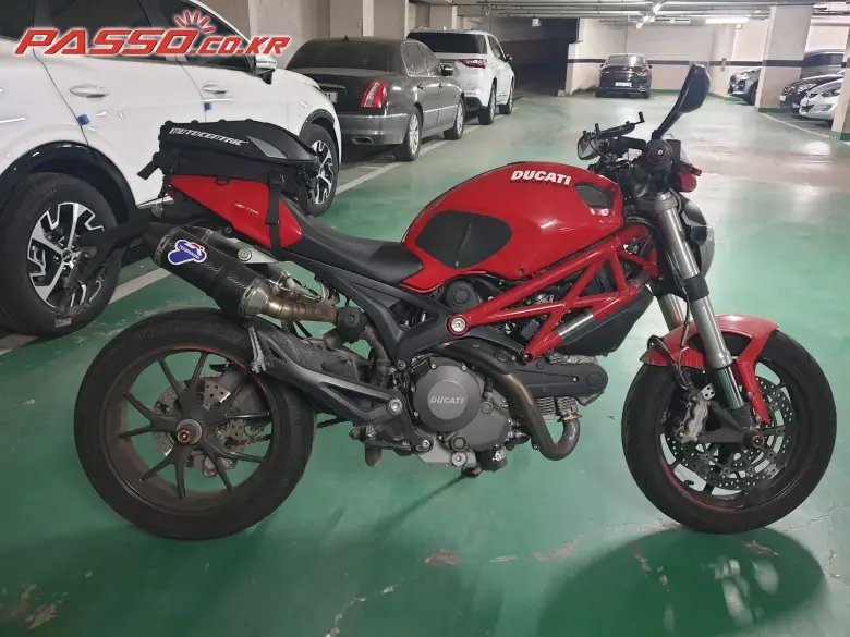 Ducati Monster 796