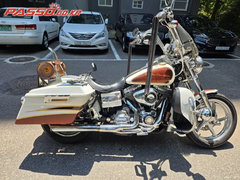 Harley-Davidson Dyna Super Glide Custom