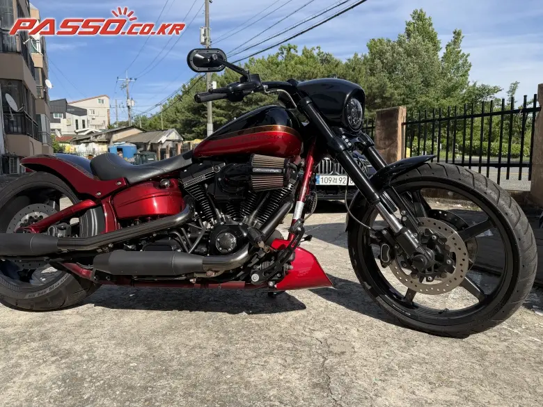 Harley-Davidson CVO Breakout