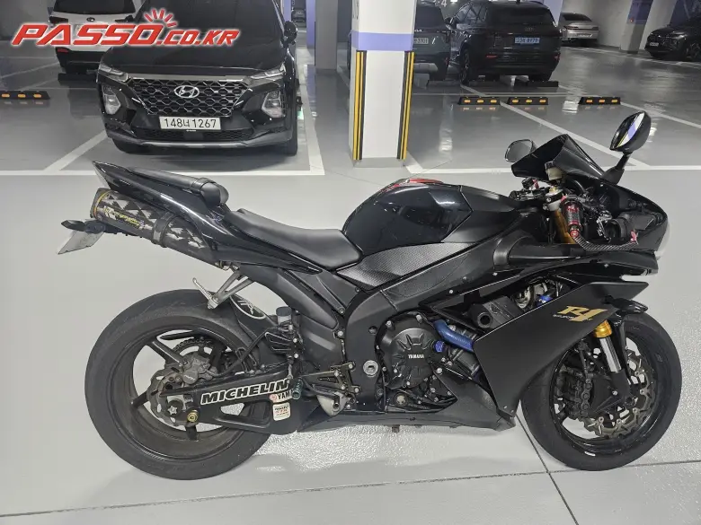 Yamaha YZF R1