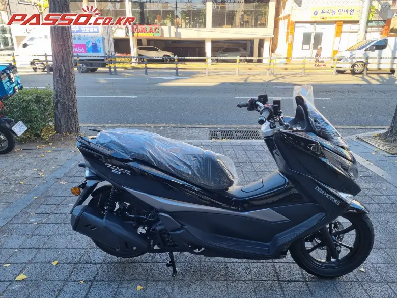 DNA Motors / Daelim UHR 150