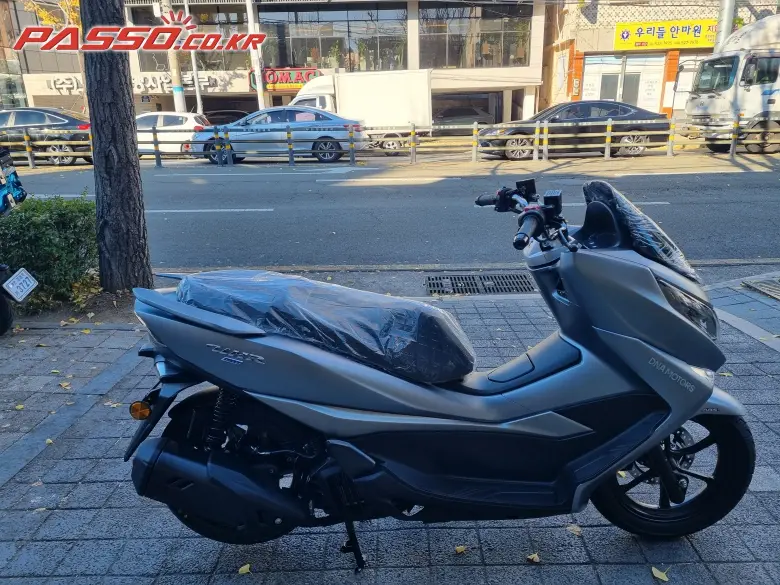 DNA Motors / Daelim UHR 150