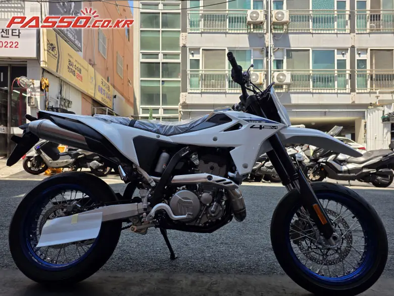 Suzuki DR Z 4 SM
