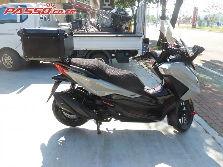 Honda Forza 350