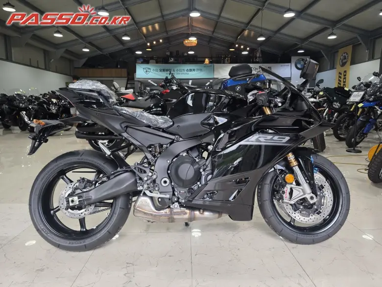 Yamaha YZF R9