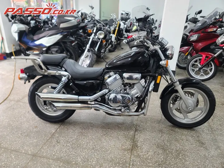 Honda Magna 750