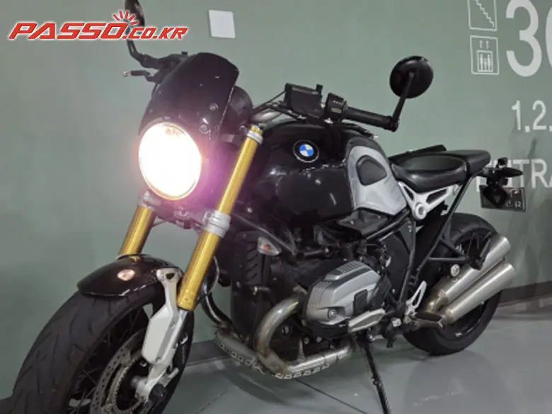 BMW R Nine T