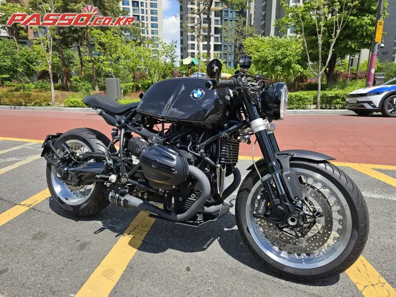 BMW R Nine T