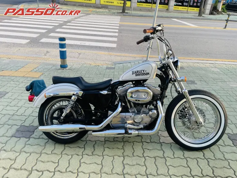 Harley-Davidson 883