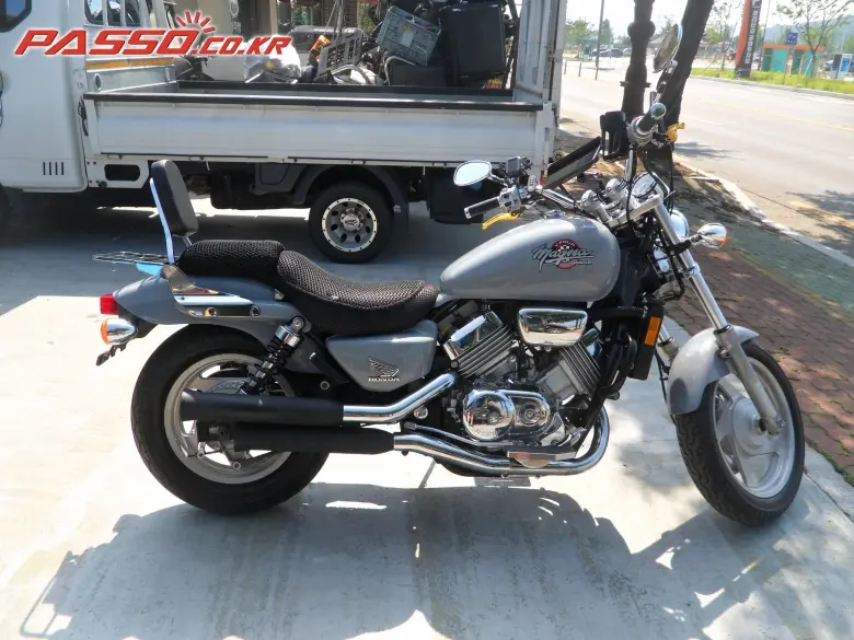 Honda Magna 750