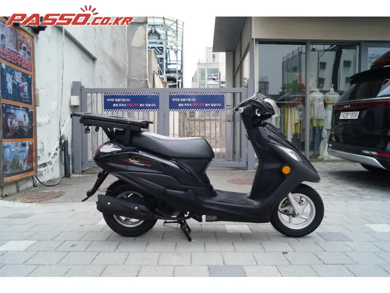 DNA Motors / Daelim VF 100 F