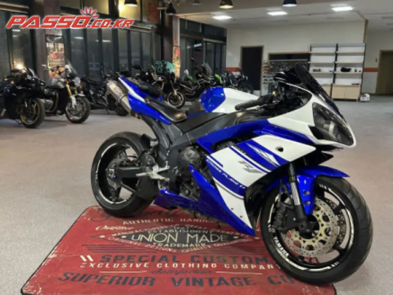 Yamaha YZF R1