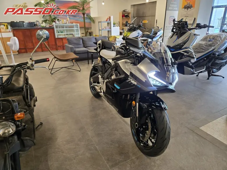 CFMoto 675 SR R