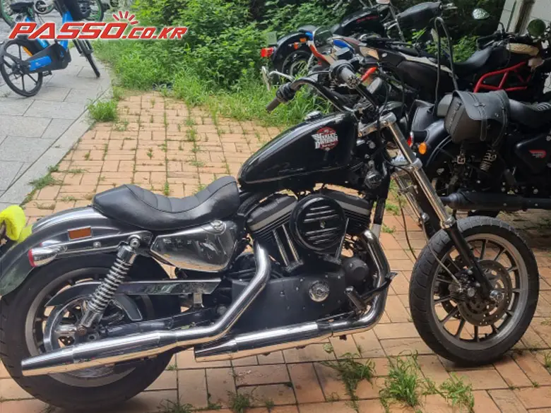Harley-Davidson 883 R