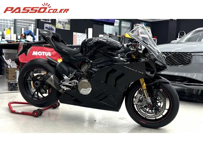 Ducati Panigale V4 S