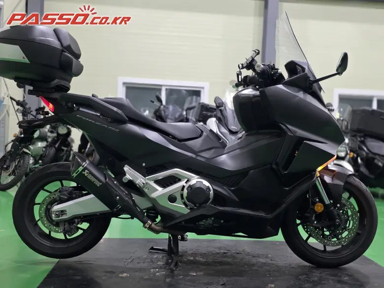 Honda Forza 750