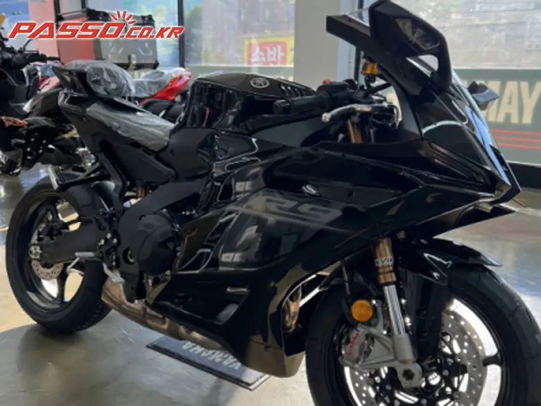 Yamaha YZF R9