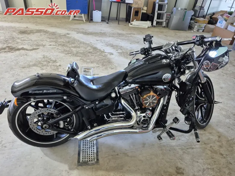 Harley-Davidson Breakout