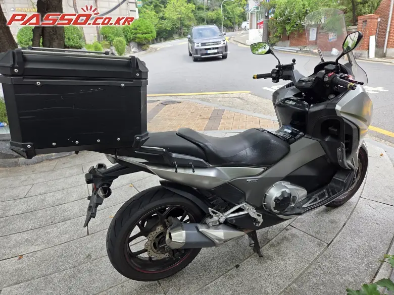 Honda Integra 750