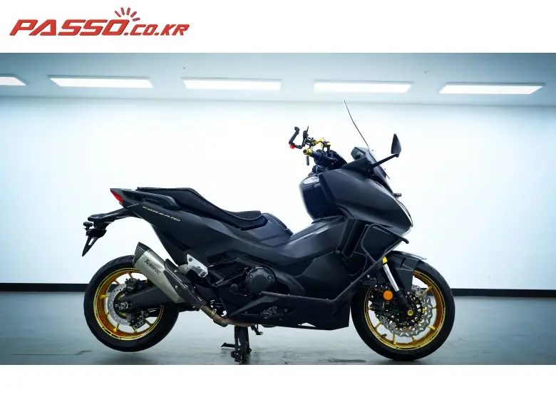 Honda Forza 750