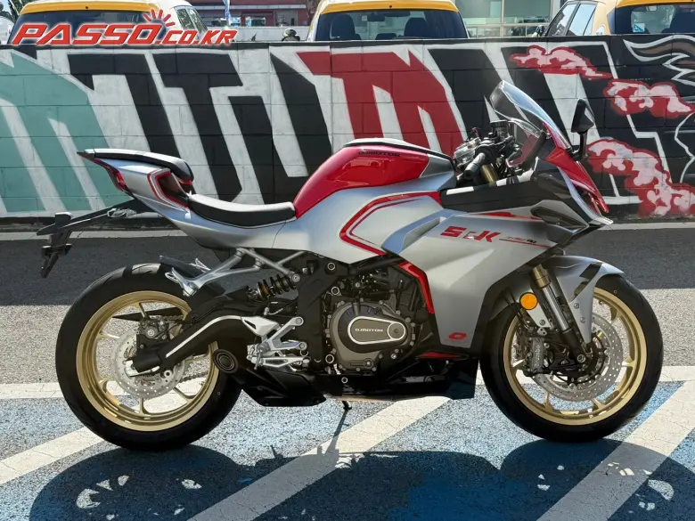 QJMotor SRK 421 RR