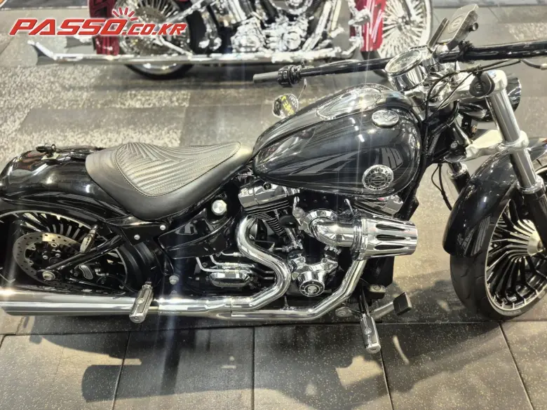 Harley-Davidson Breakout