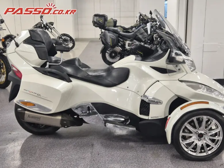 Can-Am Spyder RT Roadster