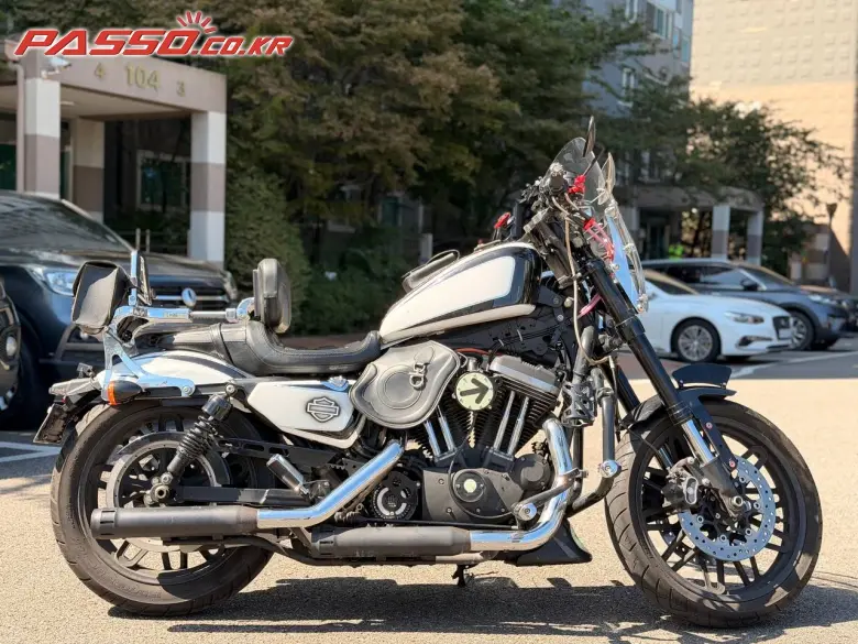 Harley-Davidson Roadster 1200