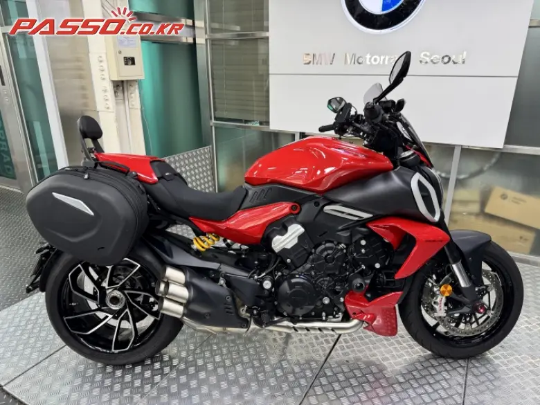 Ducati Diavel V4
